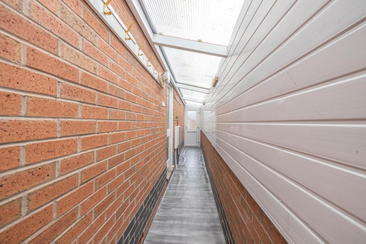 Вилла Contractors/Large Groups - House Бирмингем Экстерьер фото