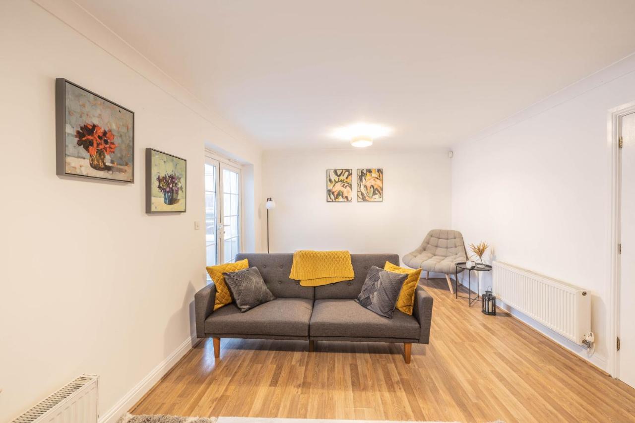 Вилла Contractors/Large Groups - House Бирмингем Экстерьер фото
