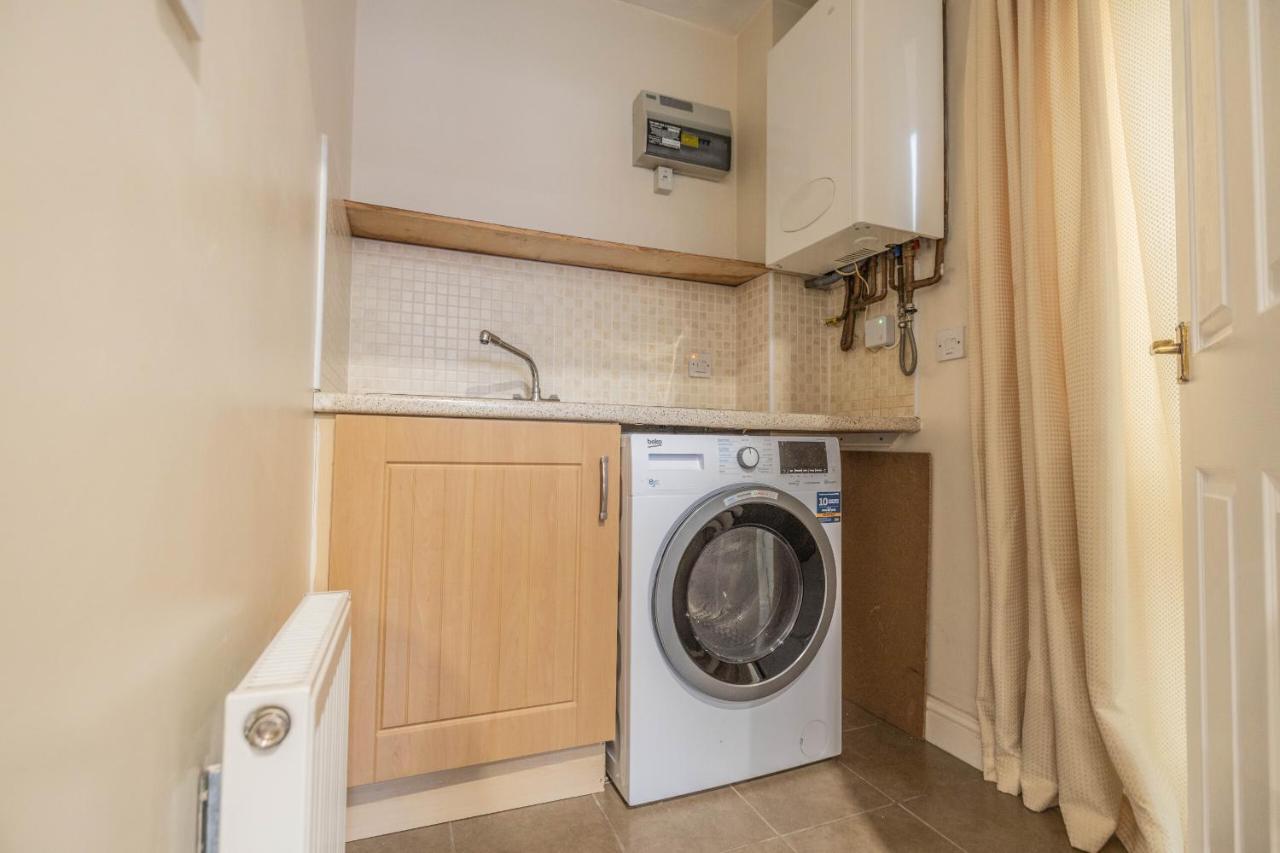 Вилла Contractors/Large Groups - House Бирмингем Экстерьер фото